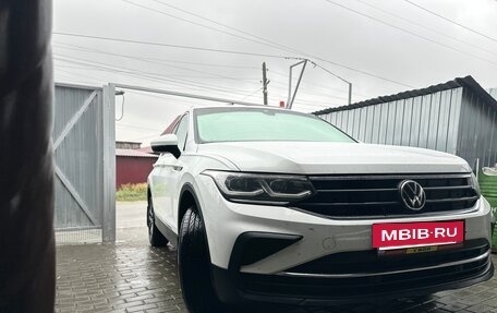 Volkswagen Tiguan II, 2021 год, 2 800 000 рублей, 3 фотография