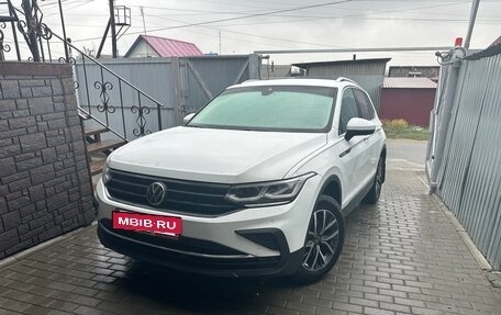 Volkswagen Tiguan II, 2021 год, 2 800 000 рублей, 2 фотография