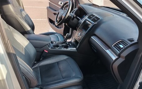 Ford Explorer VI, 2017 год, 2 850 000 рублей, 7 фотография