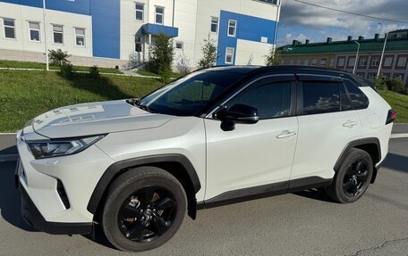 Toyota RAV4, 2021 год, 3 600 000 рублей, 12 фотография