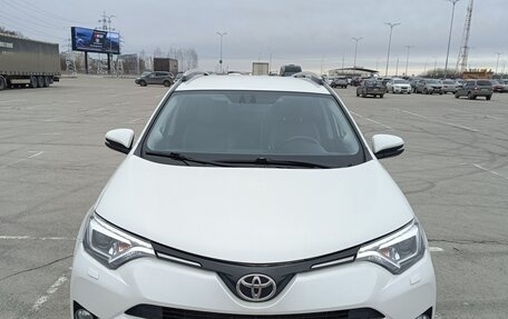 Toyota RAV4, 2017 год, 2 270 000 рублей, 3 фотография