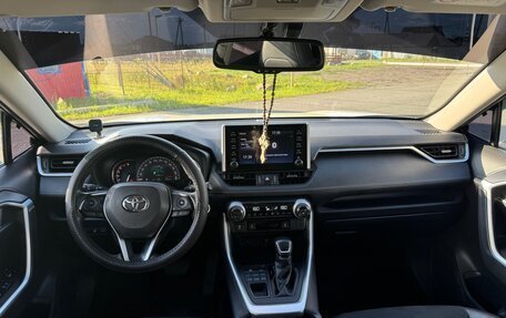Toyota RAV4, 2021 год, 3 600 000 рублей, 16 фотография