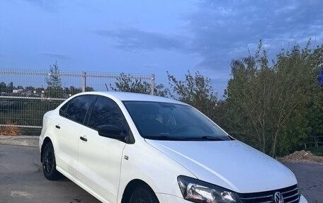 Volkswagen Polo VI (EU Market), 2016 год, 890 000 рублей, 2 фотография