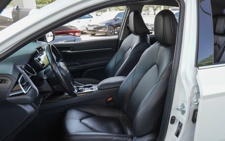 Toyota Camry, 2019 год, 3 320 000 рублей, 10 фотография