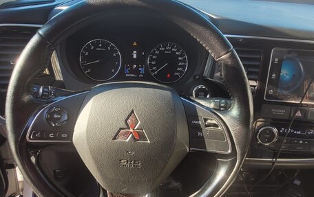 Mitsubishi Outlander III рестайлинг 3, 2018 год, 1 420 000 рублей, 2 фотография