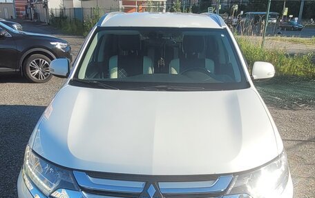 Mitsubishi Outlander III рестайлинг 3, 2018 год, 1 420 000 рублей, 8 фотография