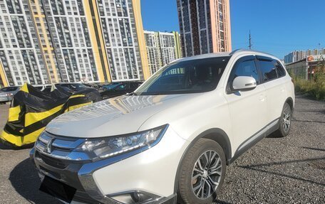 Mitsubishi Outlander III рестайлинг 3, 2018 год, 1 420 000 рублей, 10 фотография