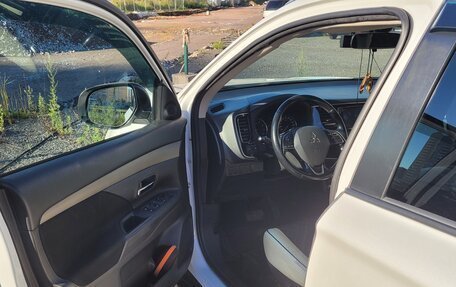 Mitsubishi Outlander III рестайлинг 3, 2018 год, 1 420 000 рублей, 11 фотография