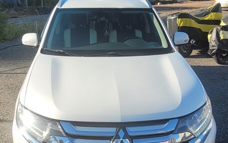 Mitsubishi Outlander III рестайлинг 3, 2018 год, 1 420 000 рублей, 13 фотография