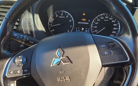 Mitsubishi Outlander III рестайлинг 3, 2018 год, 1 420 000 рублей, 9 фотография