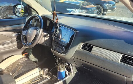 Mitsubishi Outlander III рестайлинг 3, 2018 год, 1 420 000 рублей, 17 фотография