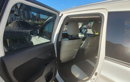 Mitsubishi Outlander III рестайлинг 3, 2018 год, 1 420 000 рублей, 18 фотография