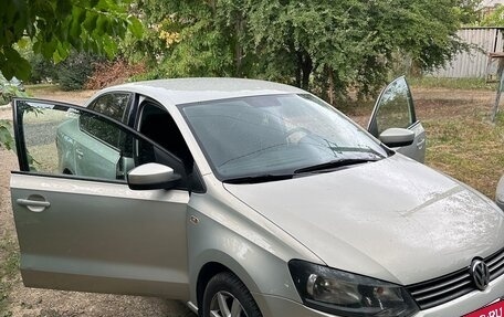 Volkswagen Polo VI (EU Market), 2011 год, 750 000 рублей, 2 фотография