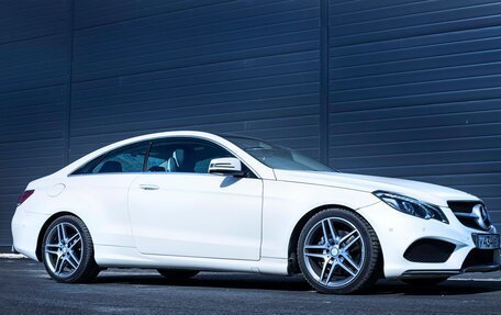 Mercedes-Benz E-Класс, 2013 год, 2 200 000 рублей, 3 фотография