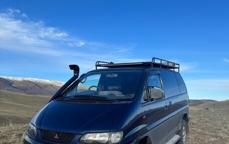 Mitsubishi Delica IV, 2002 год, 2 100 000 рублей, 2 фотография