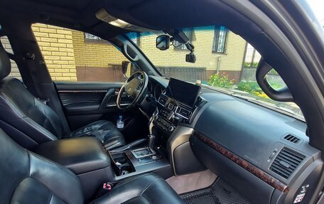 Toyota Land Cruiser 200, 2011 год, 3 400 000 рублей, 7 фотография