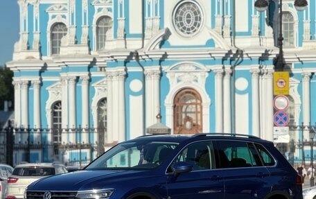 Volkswagen Tiguan II, 2018 год, 2 400 000 рублей, 1 фотография