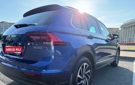 Volkswagen Tiguan II, 2018 год, 2 400 000 рублей, 8 фотография