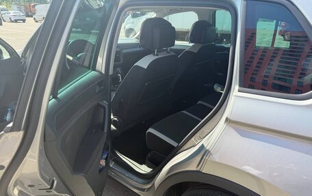 Volkswagen Tiguan II, 2019 год, 2 600 000 рублей, 15 фотография