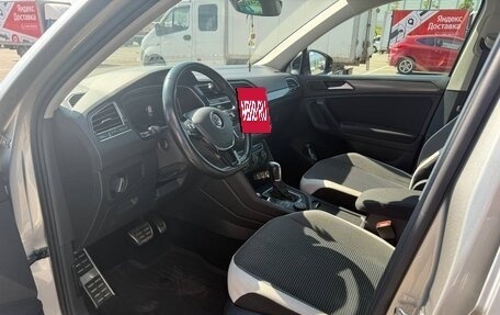 Volkswagen Tiguan II, 2019 год, 2 600 000 рублей, 10 фотография