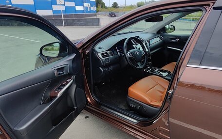 Toyota Camry, 2017 год, 2 350 000 рублей, 7 фотография