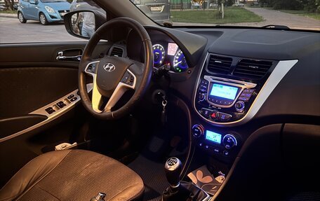 Hyundai Solaris II рестайлинг, 2012 год, 700 000 рублей, 13 фотография