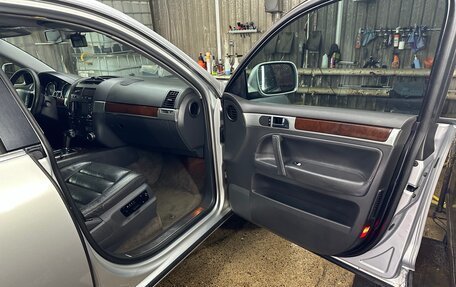Volkswagen Touareg III, 2004 год, 850 000 рублей, 8 фотография