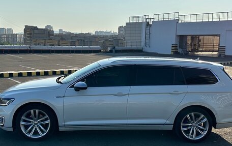 Volkswagen Passat B8 рестайлинг, 2016 год, 1 990 000 рублей, 4 фотография