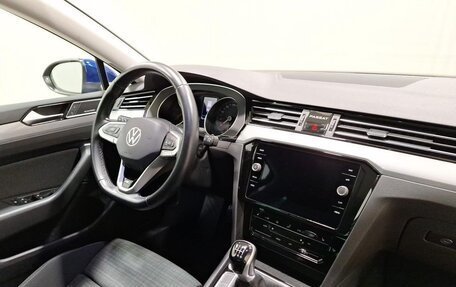 Volkswagen Passat B8 рестайлинг, 2021 год, 1 980 000 рублей, 5 фотография