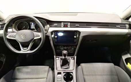 Volkswagen Passat B8 рестайлинг, 2021 год, 1 980 000 рублей, 24 фотография