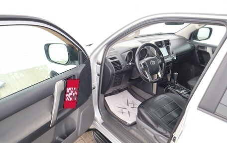 Toyota Land Cruiser Prado 150 рестайлинг 2, 2011 год, 2 590 000 рублей, 11 фотография