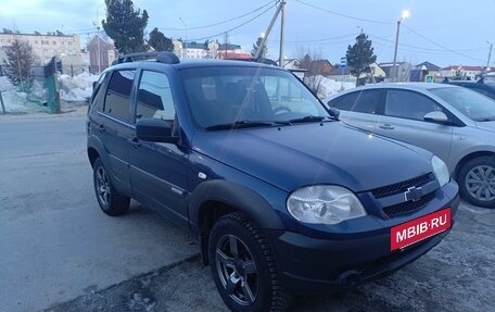 Chevrolet Niva I рестайлинг, 2017 год, 740 000 рублей, 2 фотография