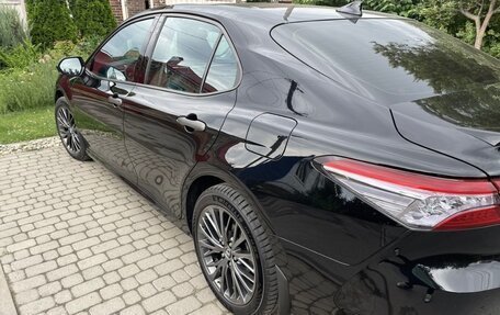 Toyota Camry, 2019 год, 3 600 000 рублей, 2 фотография