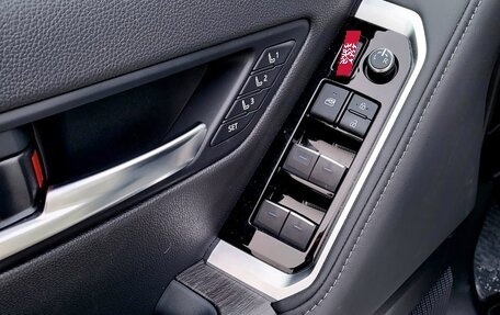 Toyota Land Cruiser, 2022 год, 11 000 000 рублей, 8 фотография