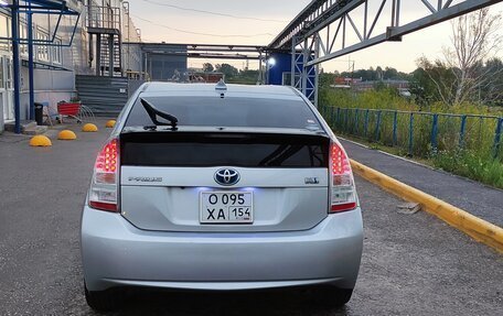 Toyota Prius, 2011 год, 1 000 000 рублей, 2 фотография