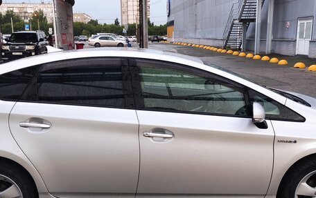 Toyota Prius, 2011 год, 1 000 000 рублей, 3 фотография