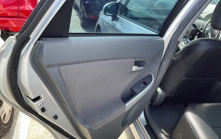 Toyota Prius, 2011 год, 1 000 000 рублей, 13 фотография