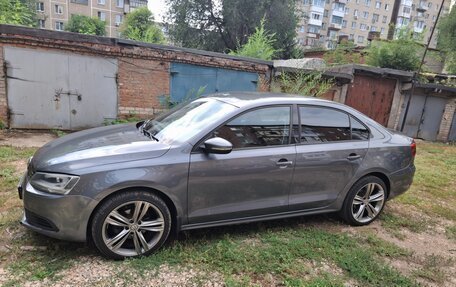 Volkswagen Jetta VI, 2012 год, 950 000 рублей, 3 фотография