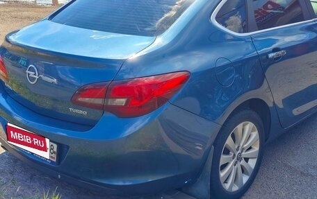 Opel Astra J, 2013 год, 880 000 рублей, 10 фотография