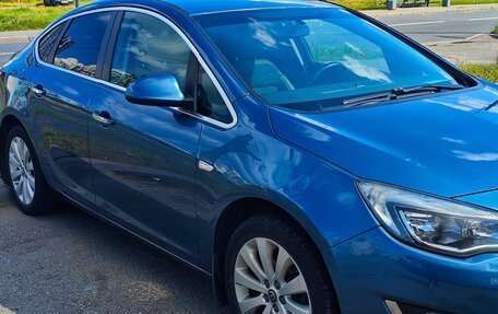 Opel Astra J, 2013 год, 880 000 рублей, 11 фотография