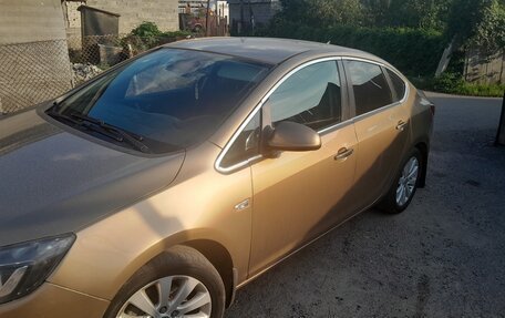 Opel Astra J, 2013 год, 810 000 рублей, 2 фотография