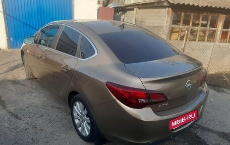 Opel Astra J, 2013 год, 810 000 рублей, 3 фотография