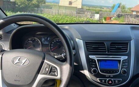 Hyundai Solaris II рестайлинг, 2013 год, 930 000 рублей, 8 фотография