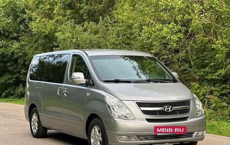 Hyundai Grand Starex Grand Starex I рестайлинг 2, 2011 год, 1 230 000 рублей, 2 фотография