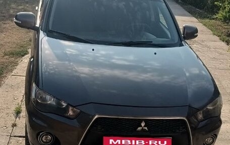 Mitsubishi Outlander III рестайлинг 3, 2010 год, 950 000 рублей, 1 фотография