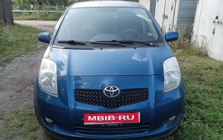 Toyota Yaris III рестайлинг, 2008 год, 700 000 рублей, 1 фотография