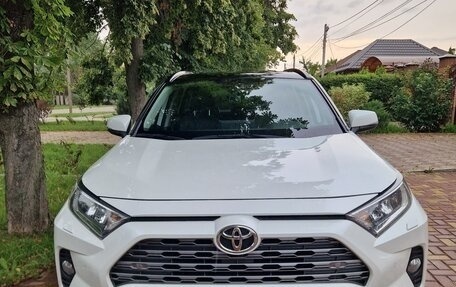Toyota RAV4, 2020 год, 3 470 000 рублей, 2 фотография
