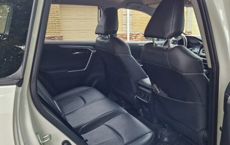 Toyota RAV4, 2020 год, 3 470 000 рублей, 12 фотография