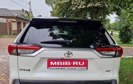 Toyota RAV4, 2020 год, 3 470 000 рублей, 5 фотография
