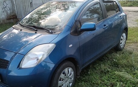 Toyota Yaris III рестайлинг, 2008 год, 700 000 рублей, 2 фотография